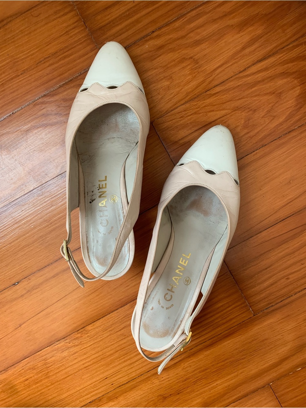 Vintage Chanel Scalloped Two-Tone Slingback Heels - Soft Pink & White - Size 37